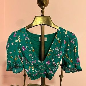Super cute urban outfitters crop!